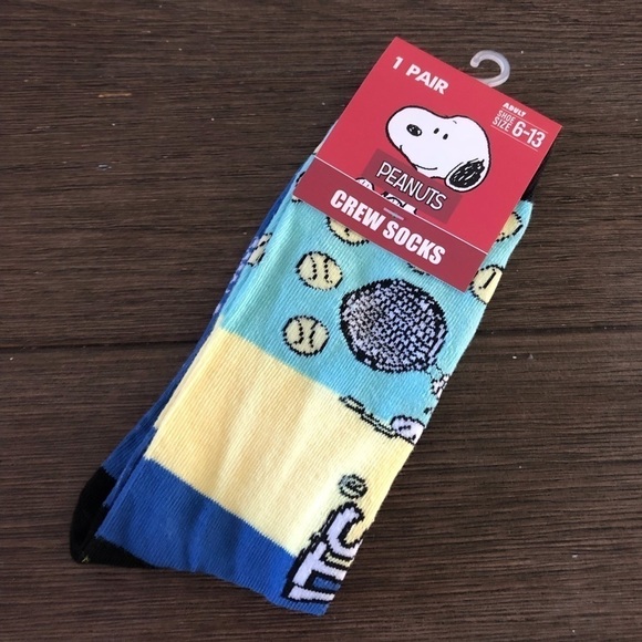 Peanuts: Snoopy playing tennis men’s crew socks size 6-13 - Picture 1 of 4